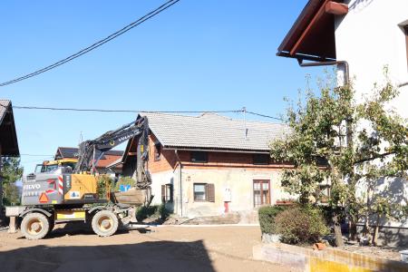 Izgradnja kanalizacije in obnova vodovoda na Dolenjem Jezeru 02 Foto Ljubo Vukelič